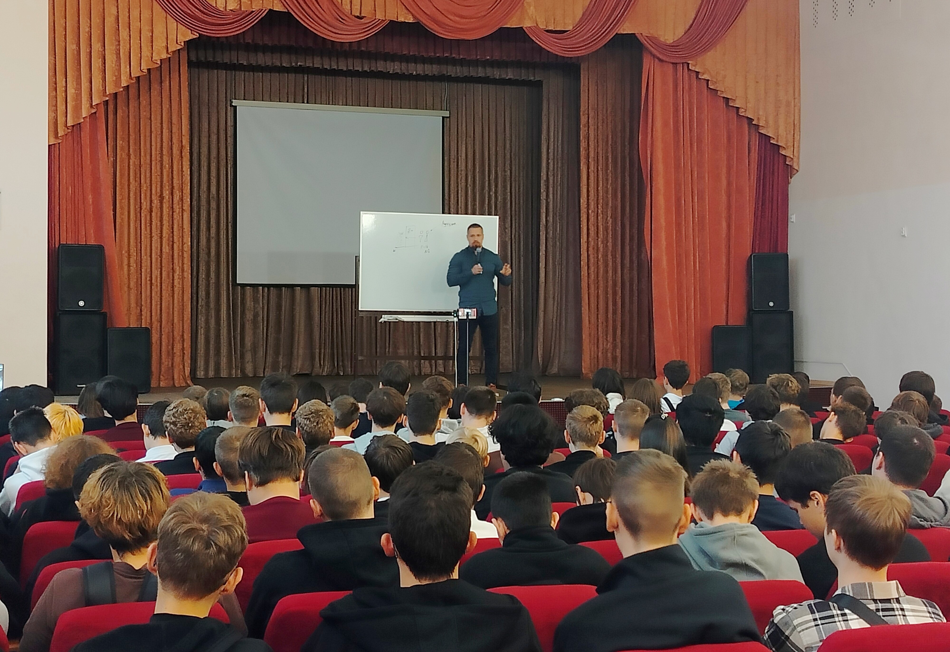 Профилактика употребления ПАВ: важный разговор с Анатолием Баженовым